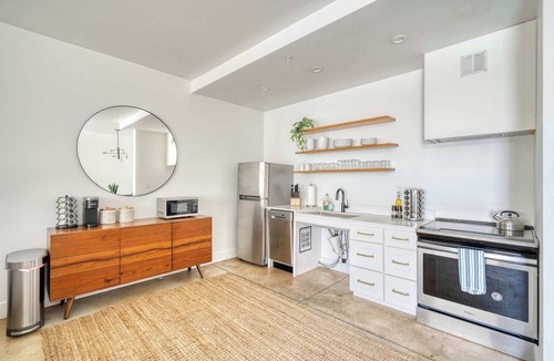 Humboldt Apartment | Modern Open-Plan Apartment - Sleeps 4 - Perfect NE Location