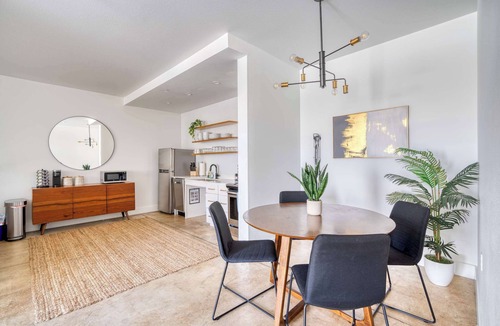 Humboldt Apartment | Modern Open-Plan Apartment - Sleeps 4 - Perfect NE Location