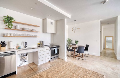 Humboldt Apartment | Modern Open-Plan Apartment - Sleeps 4 - Perfect NE Location