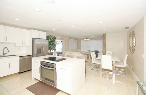 Lake Worth Corridor House | Modern Palm Springs Getaway Private Heated Pool
