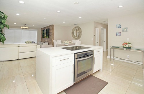 Lake Worth Corridor House | Modern Palm Springs Getaway Private Heated Pool