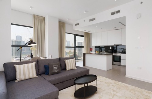 Abu Dhabi Apartment | Modern & Panoramic Sea View Apt on Al Reem Island