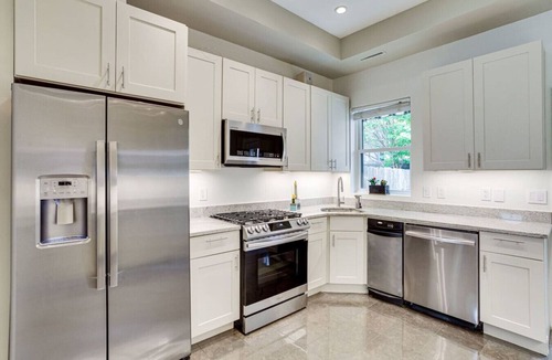 Cardozo House | Modern - Parking - Metro 1/2 blk 99 Walk score Minutes to Capital, Museums and National Mall