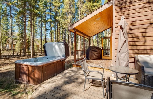 Breckenridge House | Modern Peak 7 Retreat, Hot Tub, Garage, Pet Friendly, Minutes to Ski + Main St