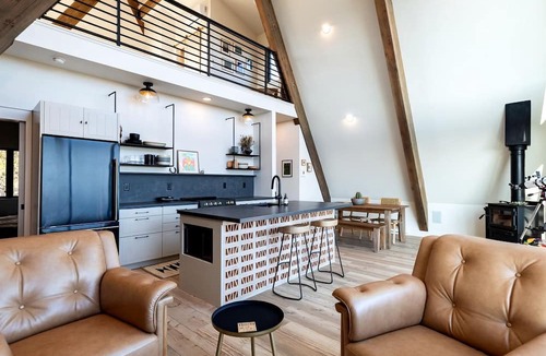 Williams Cabin | Modern Pet-Friendly A-Frame Cabin Retreat with Stargazing Deck & Mountain Views near Grand Canyon South Rim & Williams, Arizona