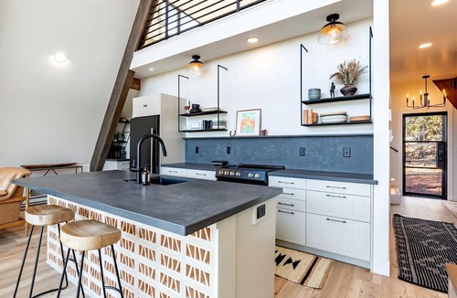 Williams Cabin | Modern Pet-Friendly A-Frame Cabin Retreat with Stargazing Deck & Mountain Views near Grand Canyon South Rim & Williams, Arizona