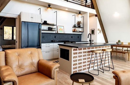 Williams Cabin | Modern Pet-Friendly A-Frame Cabin Retreat with Stargazing Deck & Mountain Views near Grand Canyon South Rim & Williams, Arizona