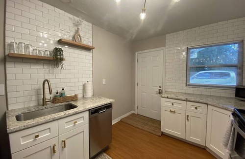 Historic District Apartment | Modern, pet friendly apartment walking distance to downtown.