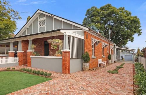 East Tamworth House | Modern Pet-Friendly Retreat 2BR Tamworth