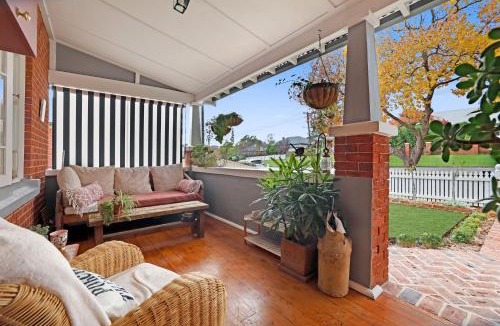 East Tamworth House | Modern Pet-Friendly Retreat 2BR Tamworth