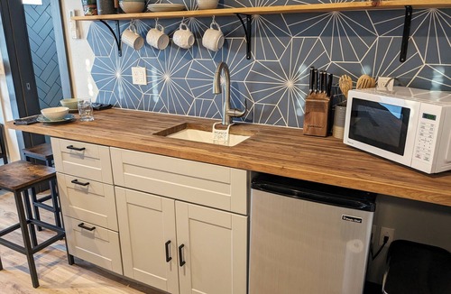 Medford Cottage | Modern, pet-friendly, private - with free EV charger level 2