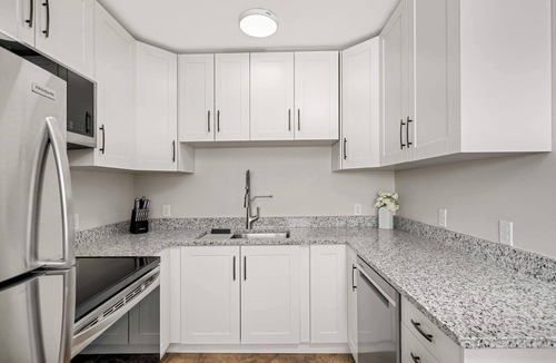 Southwest Minneapolis Apartment | Modern Pet-Friendly Kenny 1 bedroom # 2 Private Renovated Garage Wi-Fi