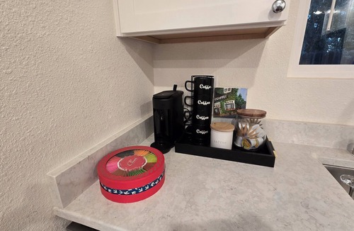 North Oak Park House | Modern Pet friendly 2-bedroom house with AC in vibrant North Oak Park