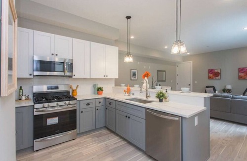 Southwest Center City Condo | Modern Philly Stay | Garage Parking Near Stadiums