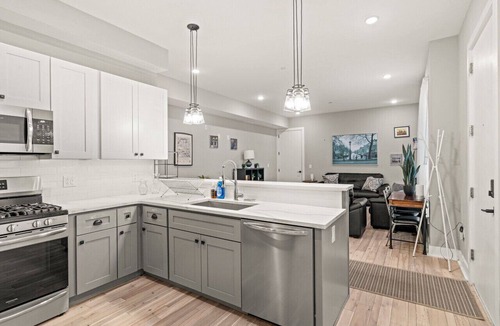 Southwest Center City Condo | Modern Philly Stay | Garage Parking Near Stadiums