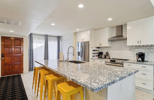 Paradise Valley Village House | Modern Phoenix Home for a Private Getaway