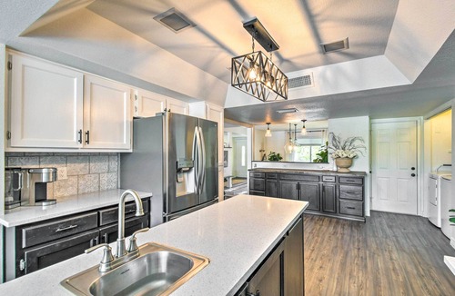 Moon Mountain Vistas House | Modern Phoenix Home: Poolside Family Retreat!