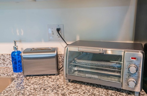 Evans Churchill Apartment | Modern PHX Downtown Apt w/Balcony, Pool, Gym, PKG