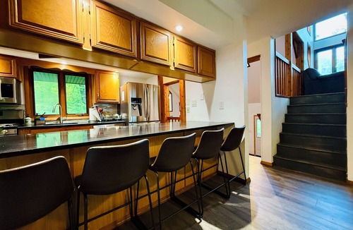 Bushkill House | Modern Poconos Retreat! Pools, SONOS, Roku TV, Sleeps 12 - Saw Creek Estates