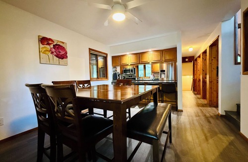 Bushkill House | Modern Poconos Retreat! Pools, SONOS, Roku TV, Sleeps 12 - Saw Creek Estates