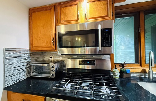 Bushkill House | Modern Poconos Retreat! Pools, SONOS, Roku TV, Sleeps 12 - Saw Creek Estates