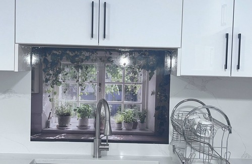 Delta House | Modern Private 2BR Suite Near Vancouver + Free Parking