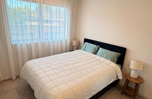 Takapuna Apartment | Modern Private 2BR Unit in Takapuna