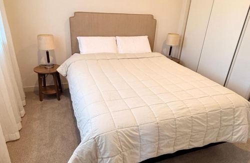Takapuna Apartment | Modern Private 2BR Unit in Takapuna