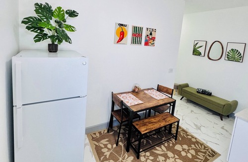 Parkdale House | Modern & Private Apartment with Kitchen in Lehigh Acres – Independent Entry