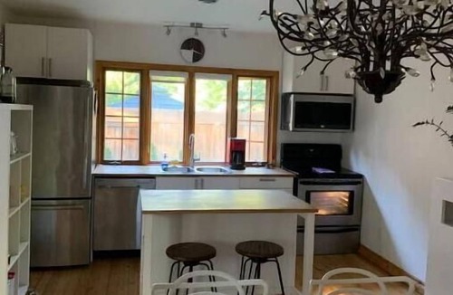Wasaga Beach Cottage | Modern Private Beach House