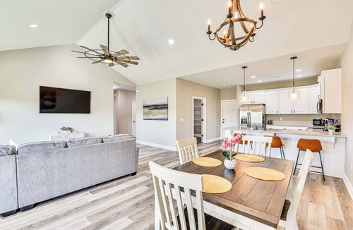 Dothan House | Modern & Private Retreat Near Historic Downtown!