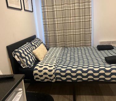 Bensham Manor Apartment | Modern Private Studio Near Thornton Heath Station