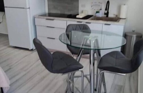 Cangrejo Arriba Apartment | Modern private studio in prime location, minutes from beach & airport