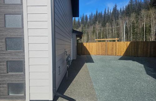 Prince George Apartment | Modern Private Suite Fast WiFi Parking Quiet Stay
