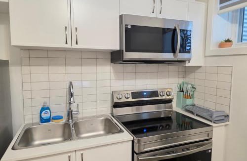 West Edmonton Apartment | Modern Private Suite - 1BRM- Close to West Edmonton Mall