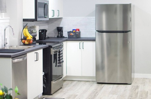 Airdrie House | Modern Private Suite Near YYC | Kitchen, Laundry & Parking