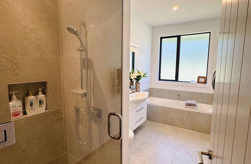 Lowburn Bed & Breakfast | Modern private suite on local cherry orchard