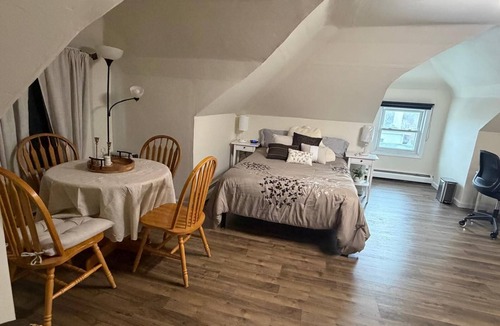 Glen Cove Apartment | Modern Private Suite on Quiet 3rd Floor