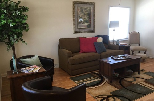 Kenosha House | Modern! Professionally Cleaned, Self Check In - Sleeps 10