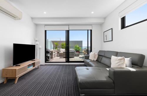 St Kilda Apartment | Modern Quiet 1 & 2 Bed Apt Opposite Albert Park