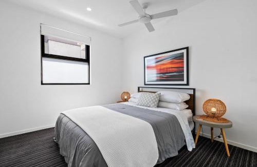 St Kilda Apartment | Modern Quiet 1 & 2 Bed Apt Opposite Albert Park