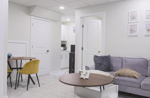 Winnipeg Apartment | Modern & Quiet Private Suite in Bonavista, Winnipeg