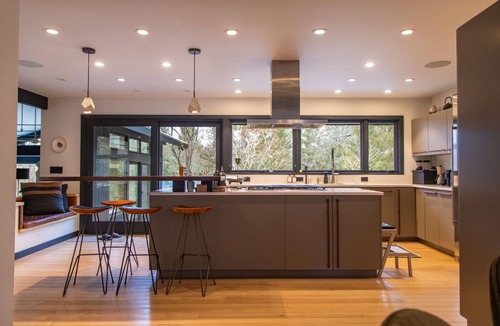 Rhinebeck House | Modern Ranch 4 minutes to Rhinebeck Village with Heated Pool
