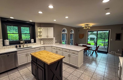 Hubbard House | Modern Ranch in Hubbard with arcade, game room, gym, sauna & MORE!