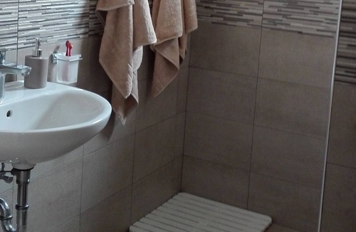 Radovljica Apartment | Modern, refurbished 2 bedroom apartment with garden near Lake Bled (sleeps 5).