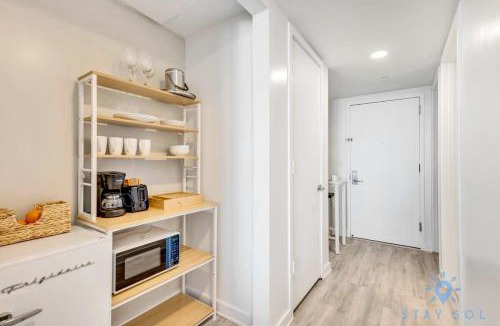 Hallandale Beach Hotel | Modern Resort Apartment with Balcony Pool Gym