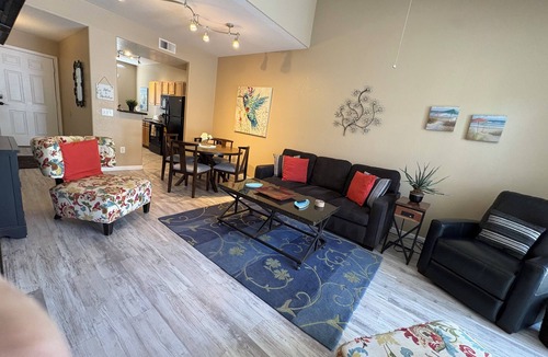 Deer Valley Condo | Modern Resort Condo, Pools, hot tubs, quiet, not on street, near both 101/I-17,