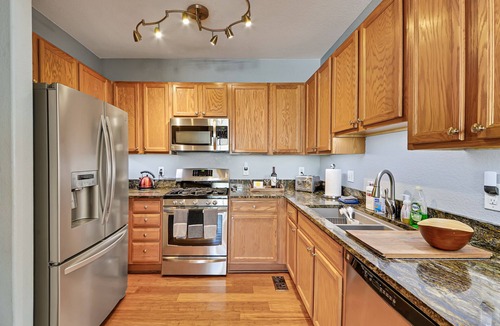 Arvada House | Modern Retreat – 20 Minutes to Denver & Red Rocks, Close to Mountains!