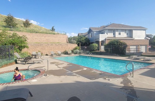 Arvada House | Modern Retreat – 20 Minutes to Denver & Red Rocks, Close to Mountains!