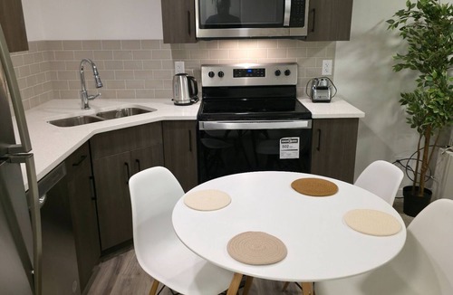 Southeast Calgary Apartment | Modern Retreat Central Location All the Comforts of Home